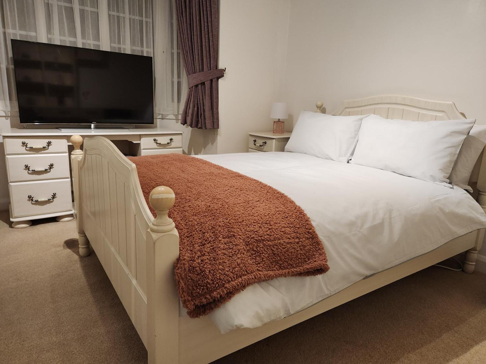 Elmdon House With 4 Spacious Bedrooms To Choose バーミンガム エクステリア 写真