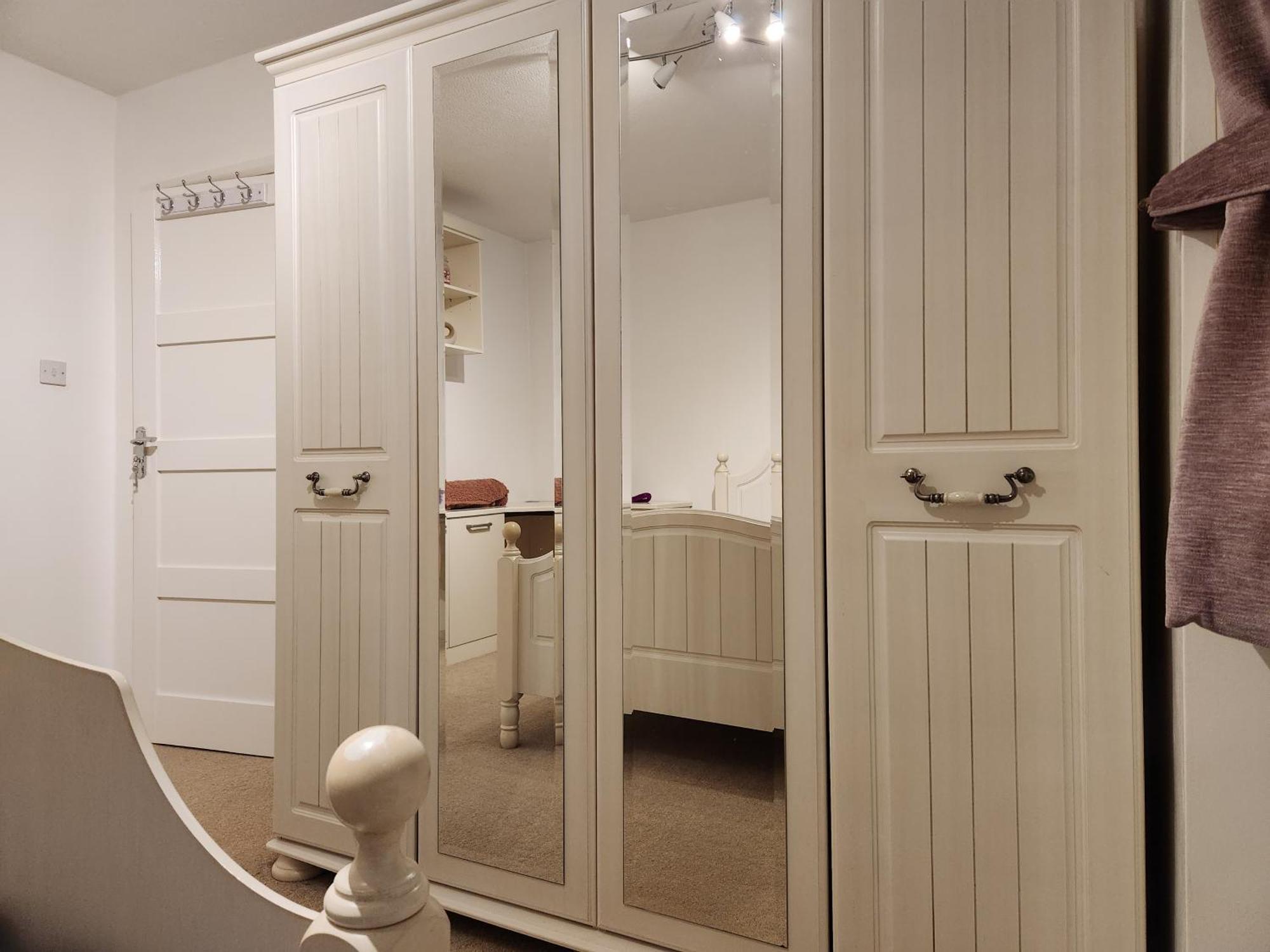 Elmdon House With 4 Spacious Bedrooms To Choose バーミンガム エクステリア 写真
