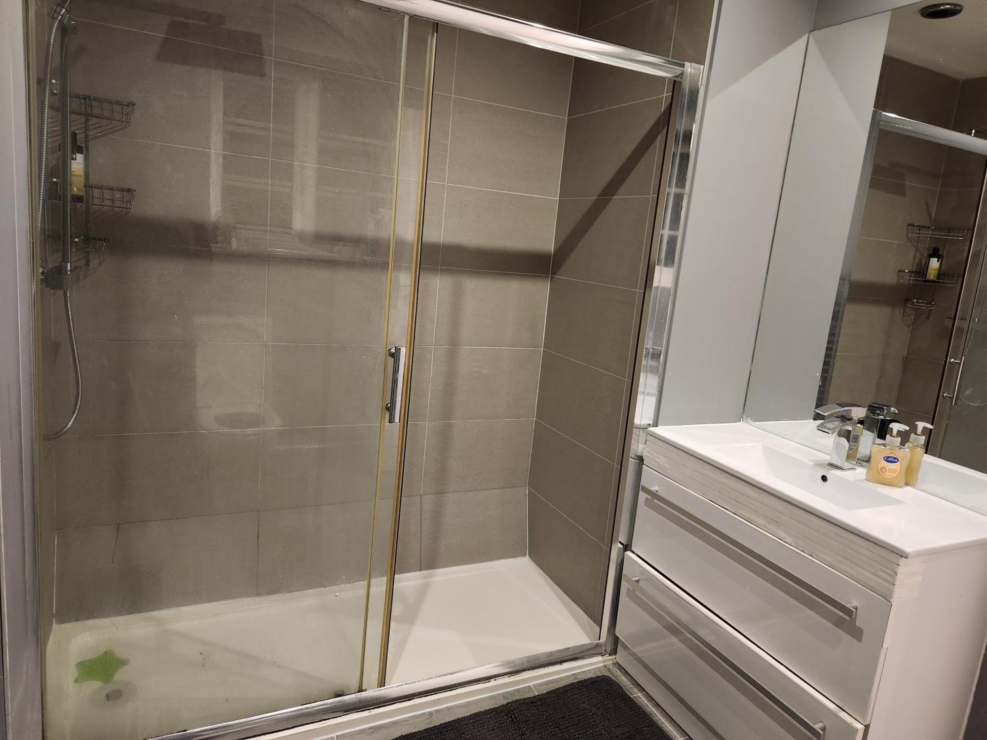 Elmdon House With 4 Spacious Bedrooms To Choose バーミンガム エクステリア 写真