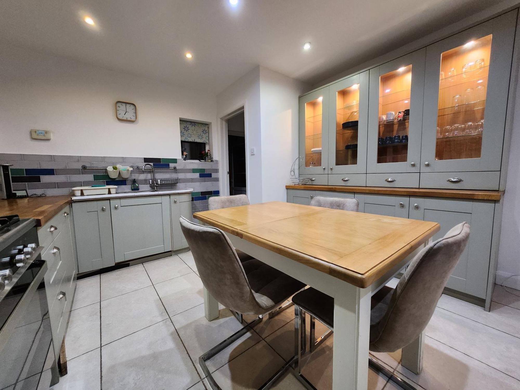 Elmdon House With 4 Spacious Bedrooms To Choose バーミンガム エクステリア 写真