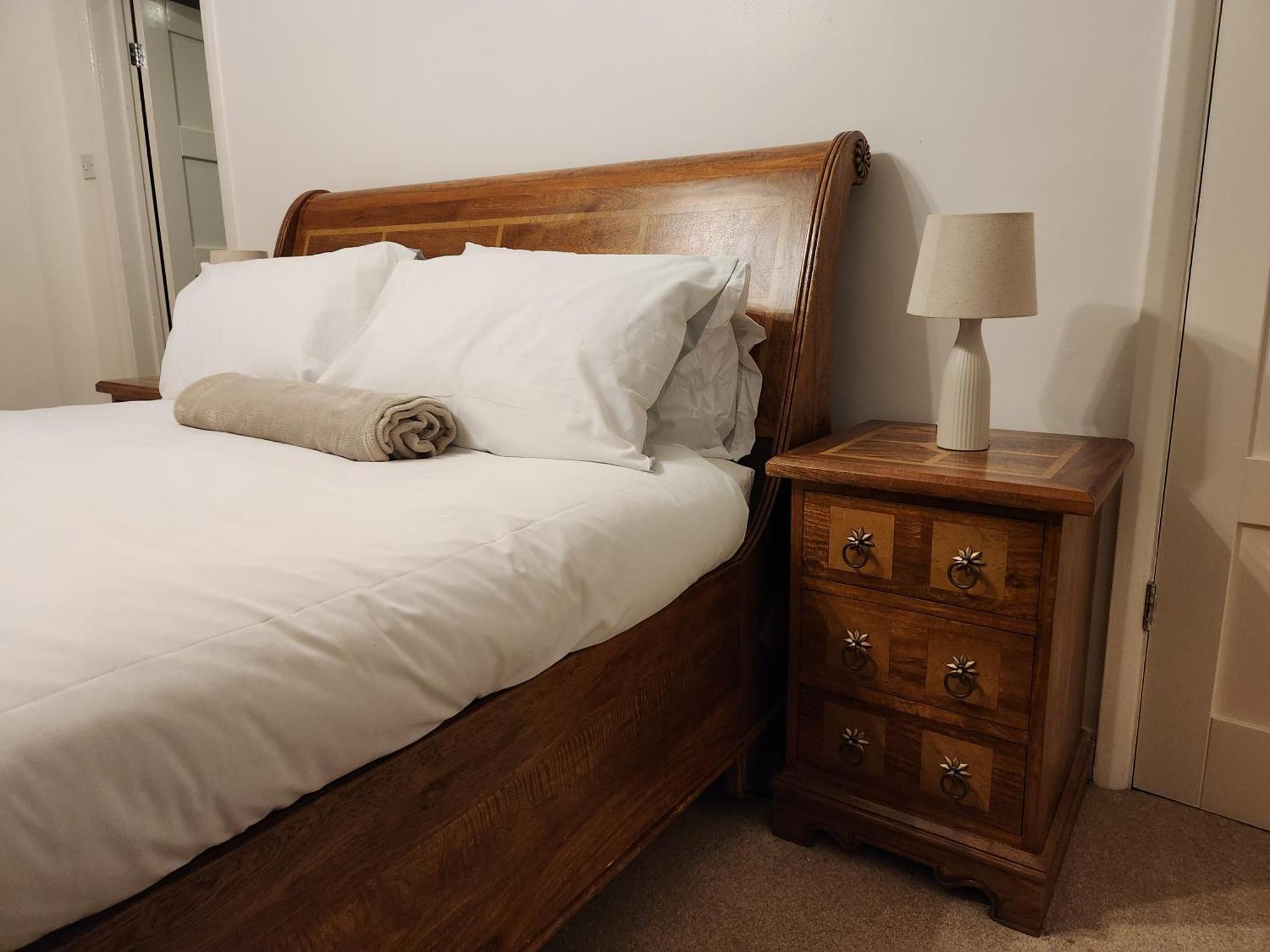 Elmdon House With 4 Spacious Bedrooms To Choose バーミンガム エクステリア 写真
