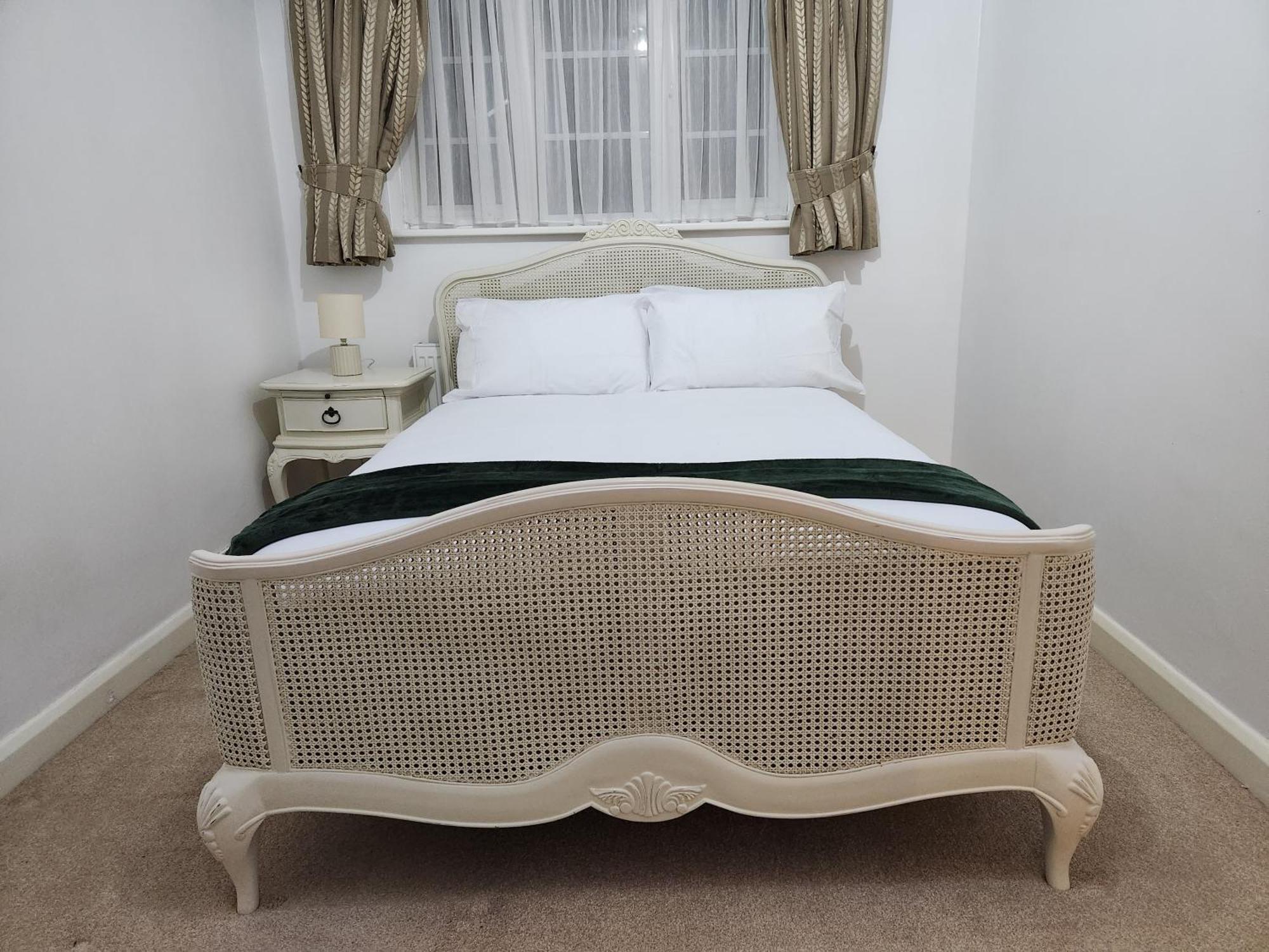 Elmdon House With 4 Spacious Bedrooms To Choose バーミンガム エクステリア 写真
