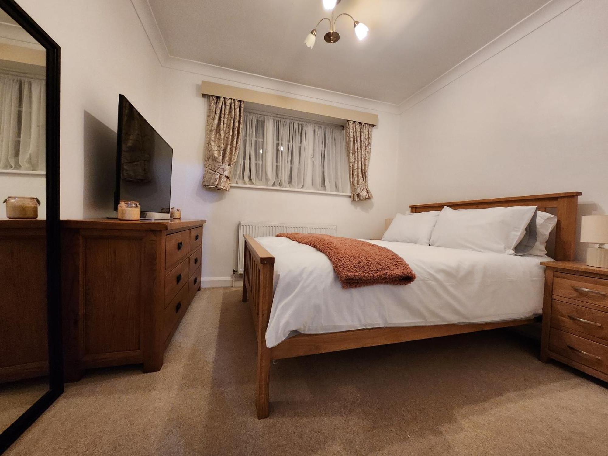Elmdon House With 4 Spacious Bedrooms To Choose バーミンガム エクステリア 写真