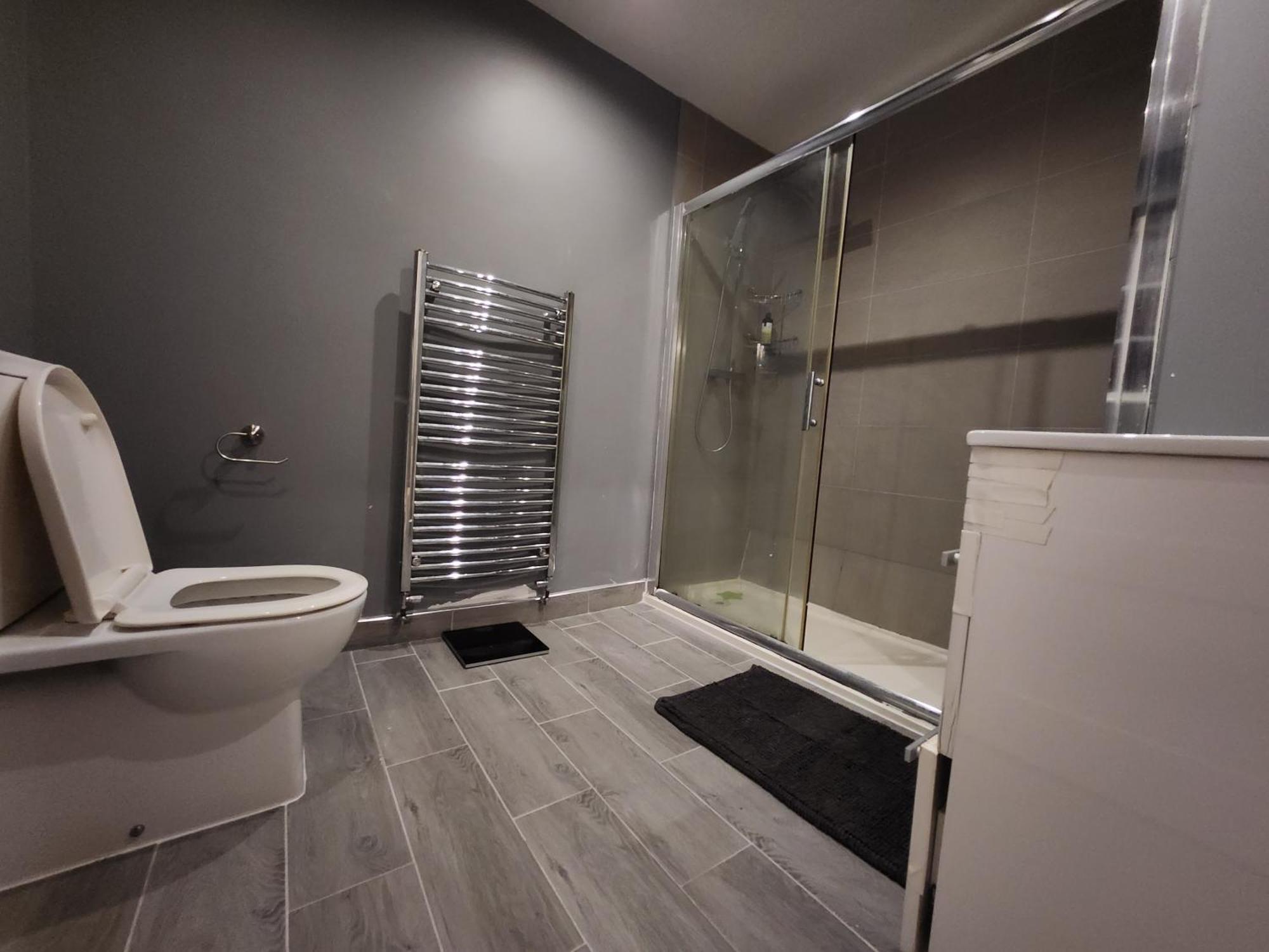 Elmdon House With 4 Spacious Bedrooms To Choose バーミンガム エクステリア 写真